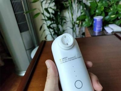 inFace超微小氣泡黑頭儀加潔面儀 雙效合一，輕松告別油膩與黑頭困擾